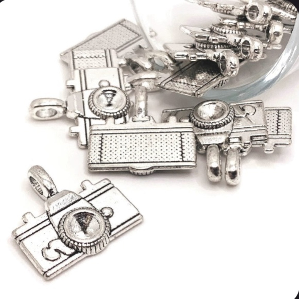 New✨✨Camera Charm